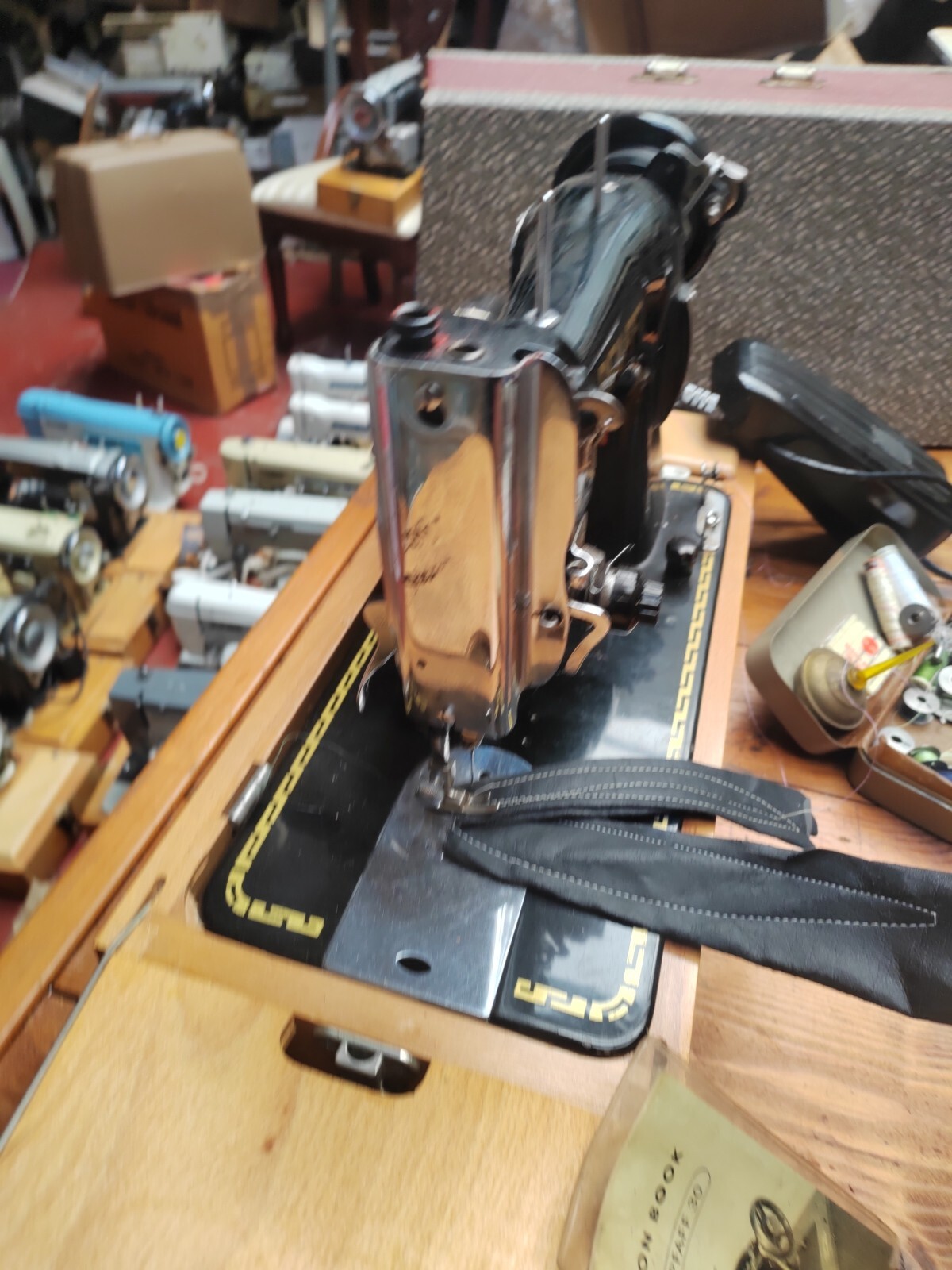 PFAFF 30 SEWING MACHINE HEAVY DUTY UPHOLSTERY AND LEATHER SEWING