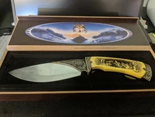 Alaskan Wolf Custom Gift Set Bud K Wildlife Collection resine carved handle Nice