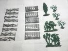 VINTAGE MARX BATTLEGROUND / OTHER PLAYSETS BARBED WIRE FENCES AND ASSORTED TREES
