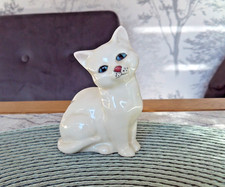 ROYAL DOULTON WHITE CAT , BLUE EYES , PINK NOSE ,SITTING