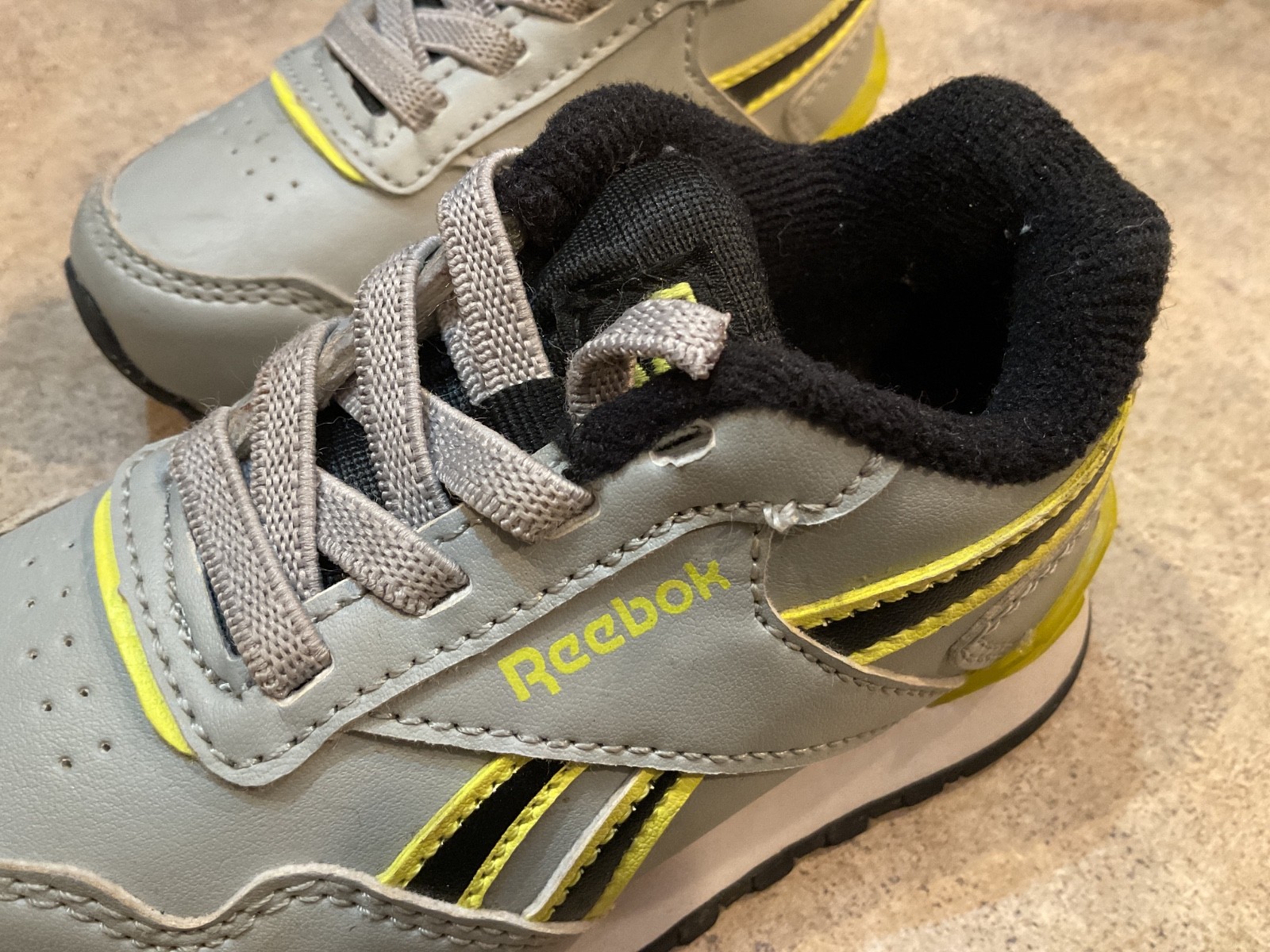 Reebok Toddler Shoes Light Up Neon Yellow and Grey Size 5 K thumbnail 6