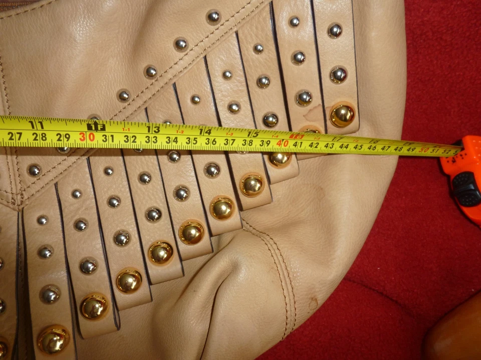 Hobo con flecos de cuero genuino con guijarros B. Makowsky Foto 3 de 4