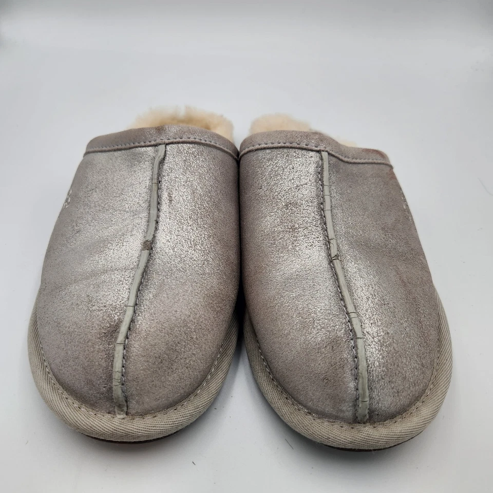 Zapatilla UGG Keegan metálica forrada de felpa talla 8 Foto 2 de 4