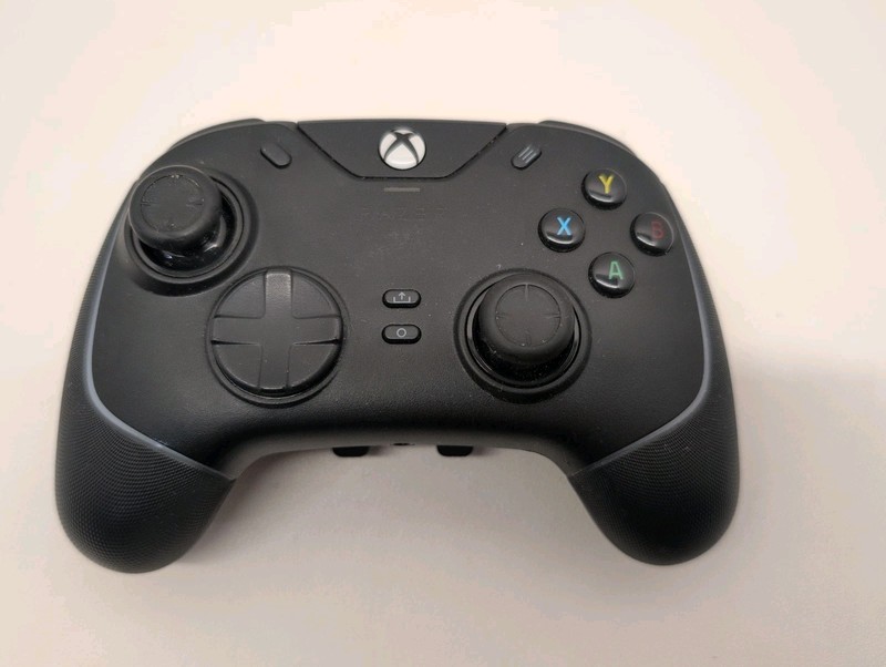 Razer Wolverine V2 Chroma Wired Gaming Controller - No Cable