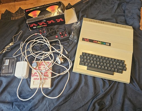 Dragon 32 & power, Coaxil & new RCA cable, 2 joysticks, Cosmic Invaders game - Afbeelding 19 van 23