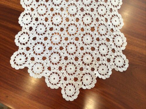 Vintage Handmade Crochet Cotton Cream Dresser Scarf 15.5” X 40” - Picture 2 of 2