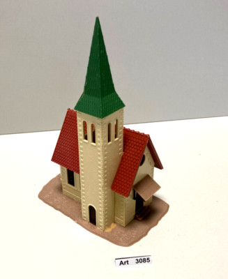 Pola 605 H0 Dorfkirche, fertig gebaut, Maßstab 1:87