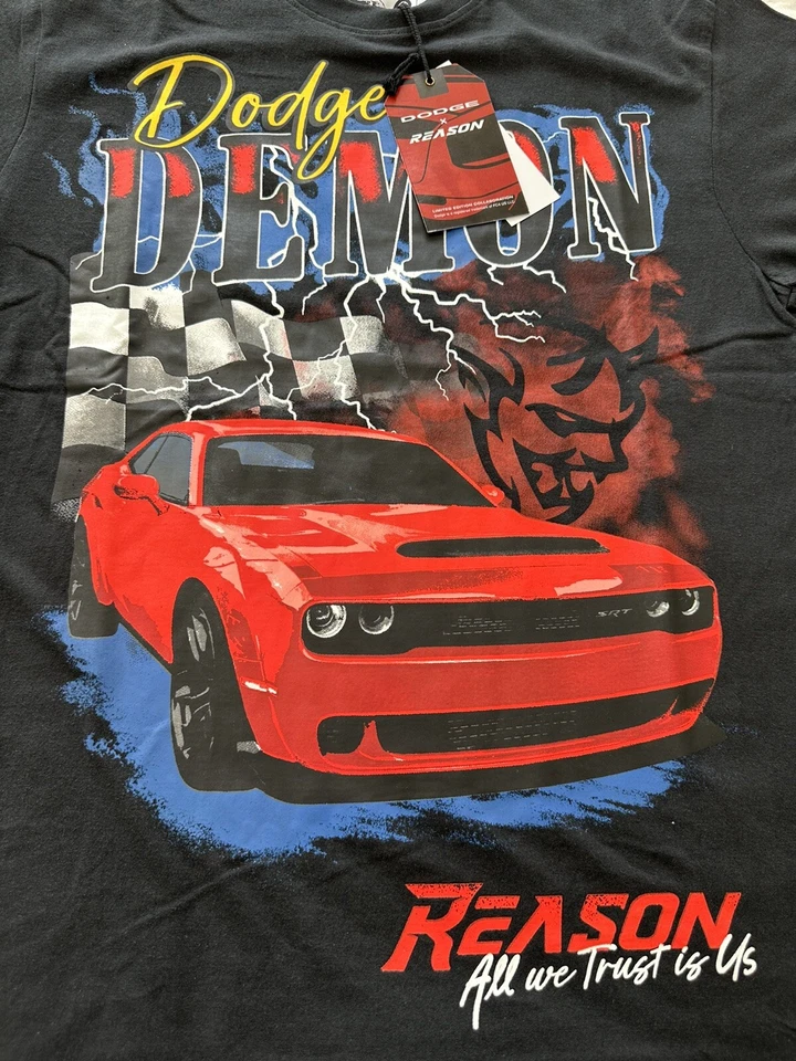 (Dodge X Reason) Camiseta Gráfica All We Trust Is Us Dodge Demon/Talla Mediana/Para Hombre Foto 3 de 4