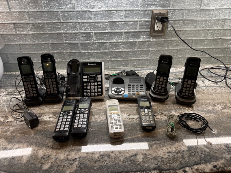 Lot of Panasonic Cordless Phones with Base, KX-TG6441 ,KXTGF570