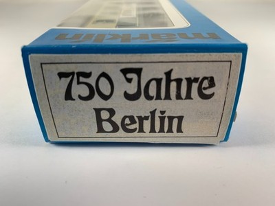 MARKLIN HO 4243, 2ND CLASS GERMAN EXPRESS CAR (750 JAHRE BERLIN), NIB