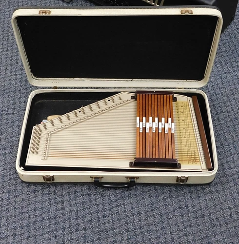 Vintage 1960's Oscar Schmidt Autoharp w/ Case! Songbooks! VERY NICE!!!