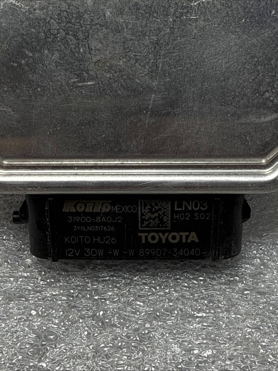 トヨヨ Toyota 4Runner 2010-2020 SR5 Roof side Emblem Genuine OEM