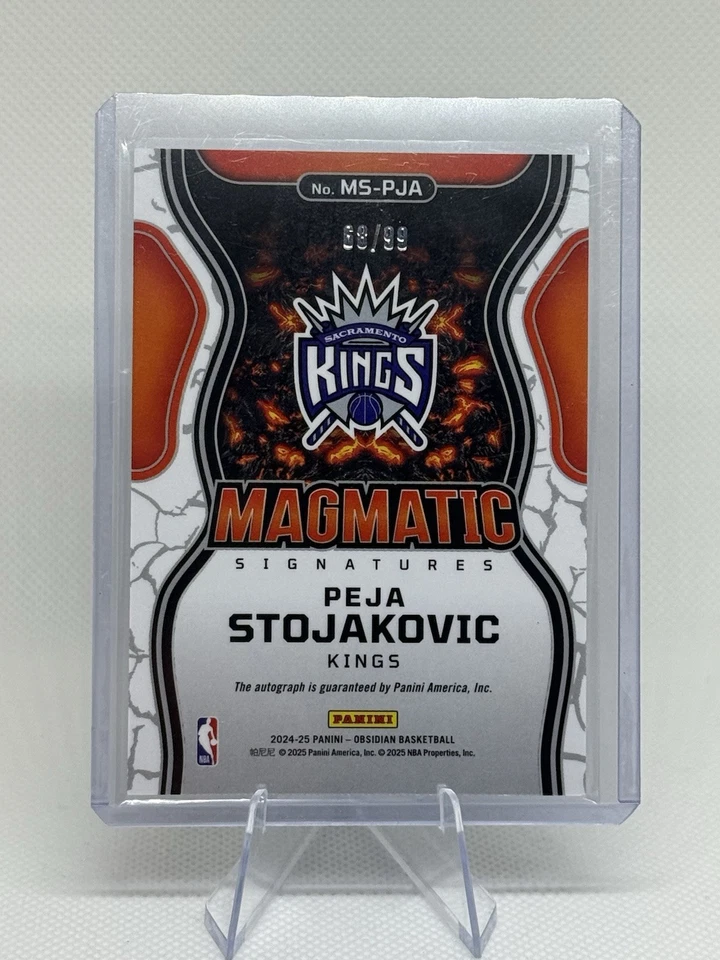 2024-25 Panini Obsidian Peja Stojakovic Magmatic Auto/99 #MS-PJA Foto 4 de 4