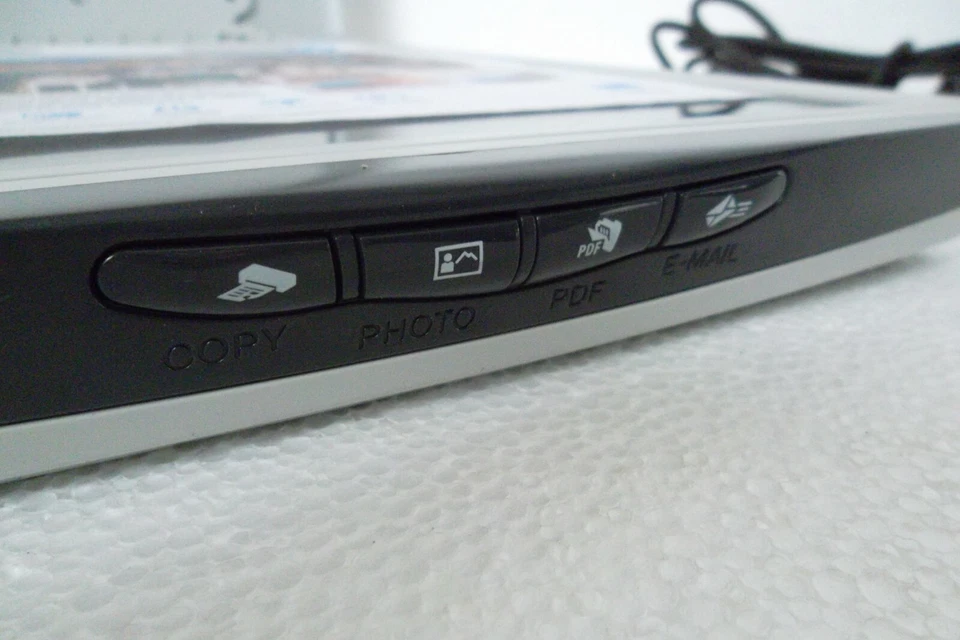 Canon CanoScan LiDE 70 USB Flatbed Scanner 2400x4800 48-Bit ZLID Top 1502B010 - Image 2 of 4