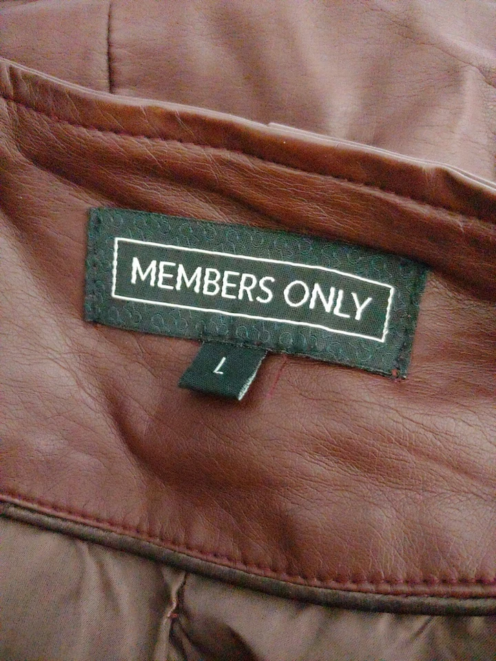 Chaqueta para mujer Members Only grande de cuero vegano rojo con cremallera frontal Foto 2 de 4
