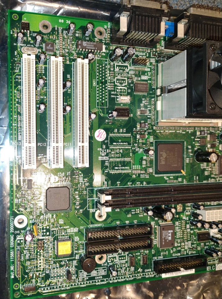 Placa madre HP Cognac Socket 370 de colección con CPU Celeron y disipador térmico/ventilador Foto 2 de 4