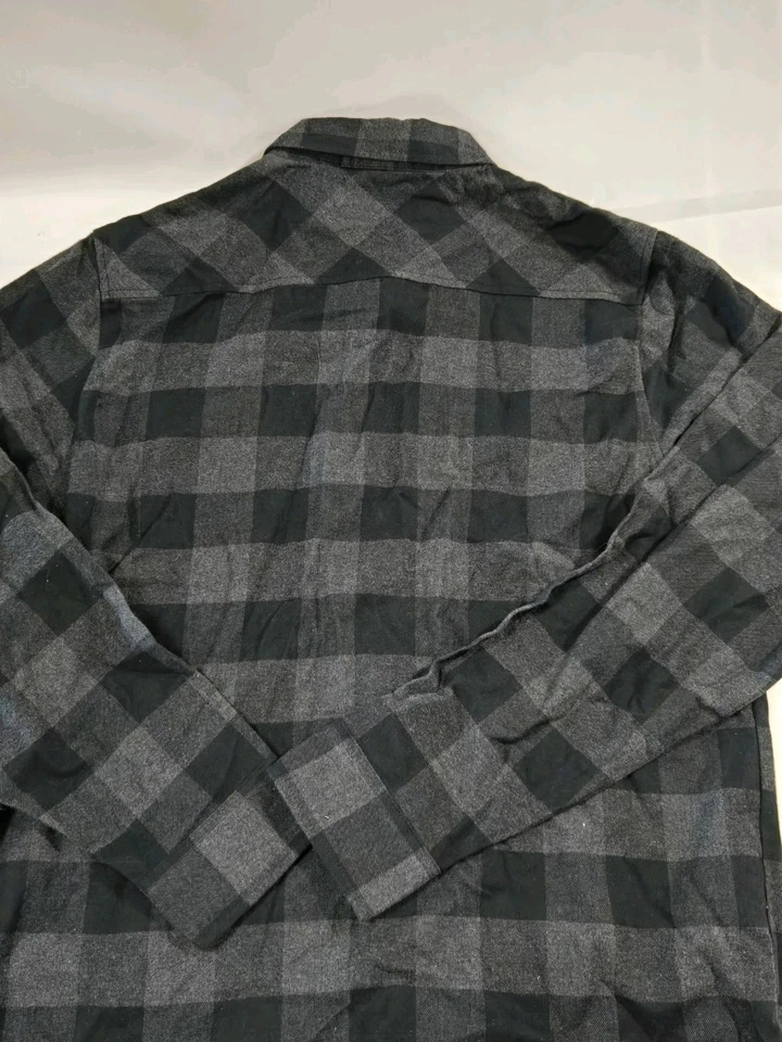 Franela gruesa XL Independent para hombre negra y gris manga larga abotonada  Foto 4 de 4