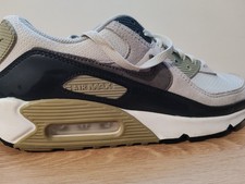 nike air max 90 taille 44 couleur Olive Noir et Blanc
