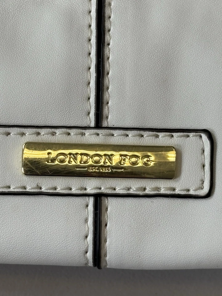Bolso de hombro London Fog blanco cuero vegano herrajes dorados  Foto 2 de 4