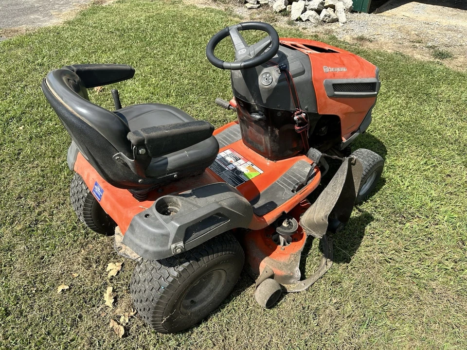 LAWNMOWERS - THREE FOR ONE PRICE!  Yes, All Three Lawnmowers On This Auction - Image 4 of 4