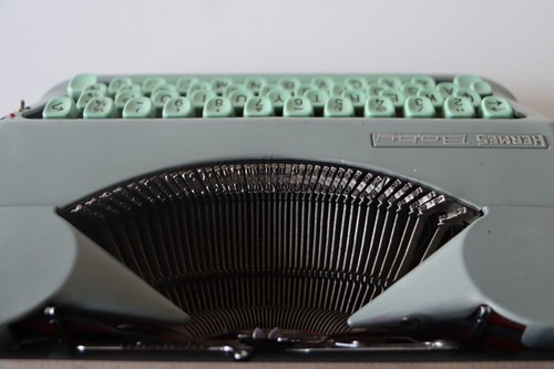 Hermes Baby Typewriter - Portable - Original Condition - Full working order - Picture 8 of 12