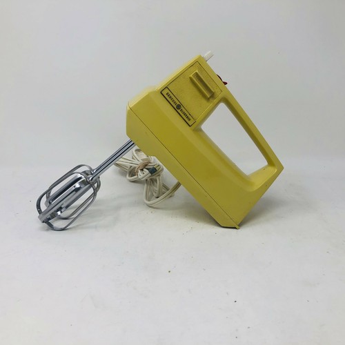 Vintage GE General Electric 3 Speed Hand Mixer Beater D1M24 Harvest