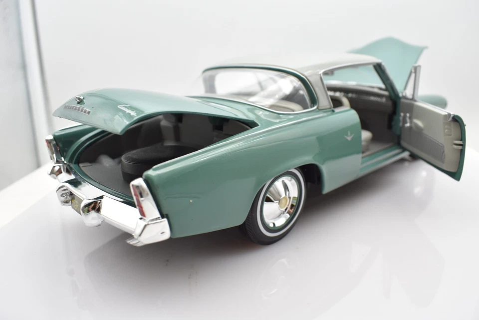 Modellino auto scala 1:18 STUDEBAKER STARLINER diecast modellismo da collezione - Immagine 4 di 4