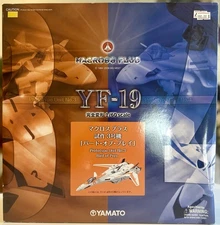 Yamato Macross Plus YF-19 Prototype Unit No.3 Bird of Prey 1/60 Scale Figure