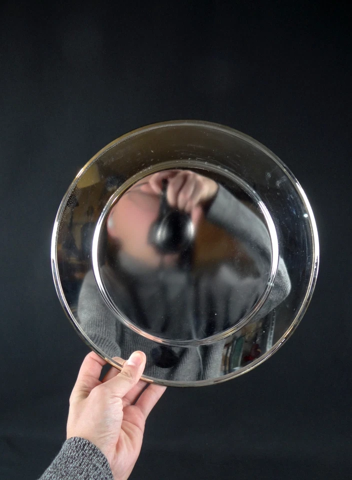 Set Di 8 Piatti Rotondi O Sottopiatti Di Presentazione In Inox Vintage - Immagine 4 di 4