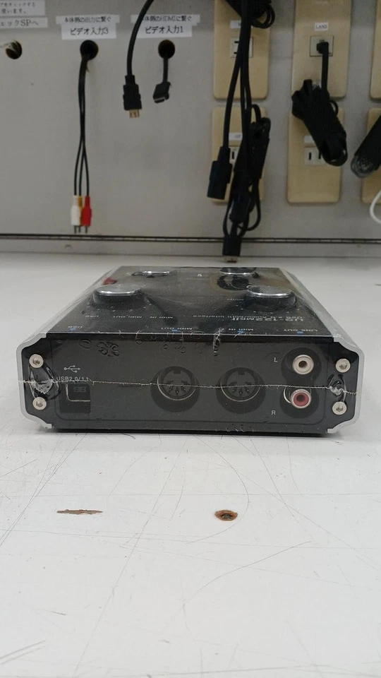 TASCAM US-122 MK II USB Audio Interface 24BIT/96KHZ 2XLR Mic Inputs+48V Guitar - Image 4 of 4