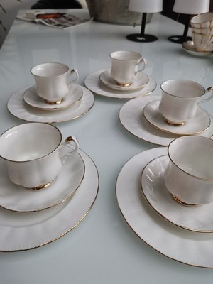 Porzellan Sammelgedeck Royal Collection Modell ''Royal Kent'' Goldrand