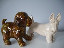 Hundefigur Keramik Schnauzer weiß Monogramm LS und Welpe braun