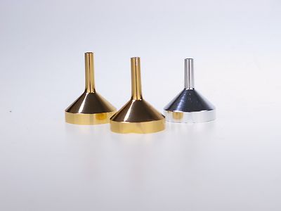 3 x kleine Metalltrichter Trichter Zerstäuber/Kleine Flaschen.(D2,4 cm) *SEKUNDEN - LESEN*