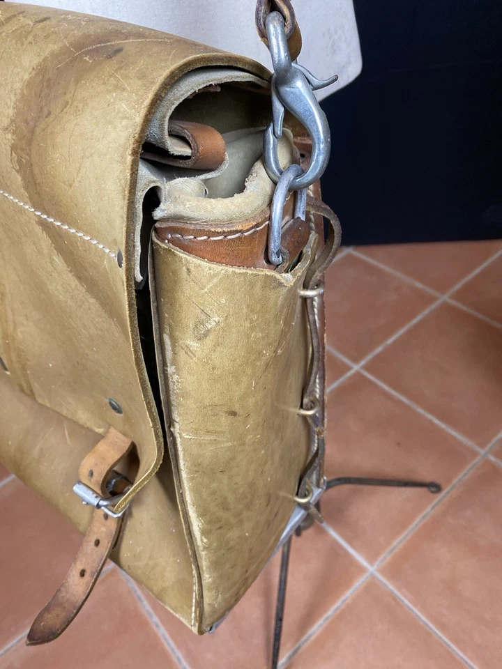 Vintage 1960s Thick Leather Camel Work Bag - Image 4 of 4