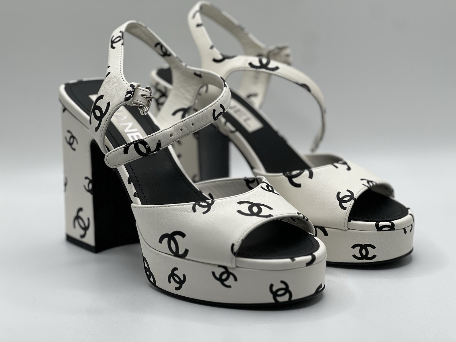 Chanel Coco Beach Lambskin Printed Platform Sandals Size 35.5 Pre Loved