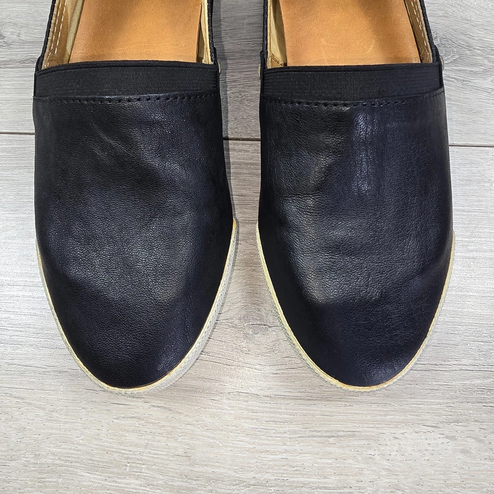 Zapatos mocasines planos de cuero negros Frye para mujer talla 7M sin cordones informales Foto 3 de 4