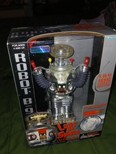 Lost in Space B-9 ROBOT , CHROME EDITION 1997 TRENDMASTERS.