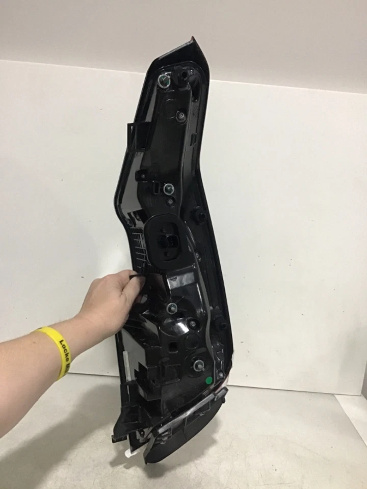 2019 2020 2021 2022 CADILLAC CT6 LH DRIVER LED TAIL LIGHT OEM C52L 15838 - Image 2 of 4