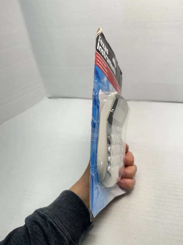 New Texas Instruments 1795 SV 8-Digit LCD Display Basic Calculator Solar/Battery - Image 3 of 4