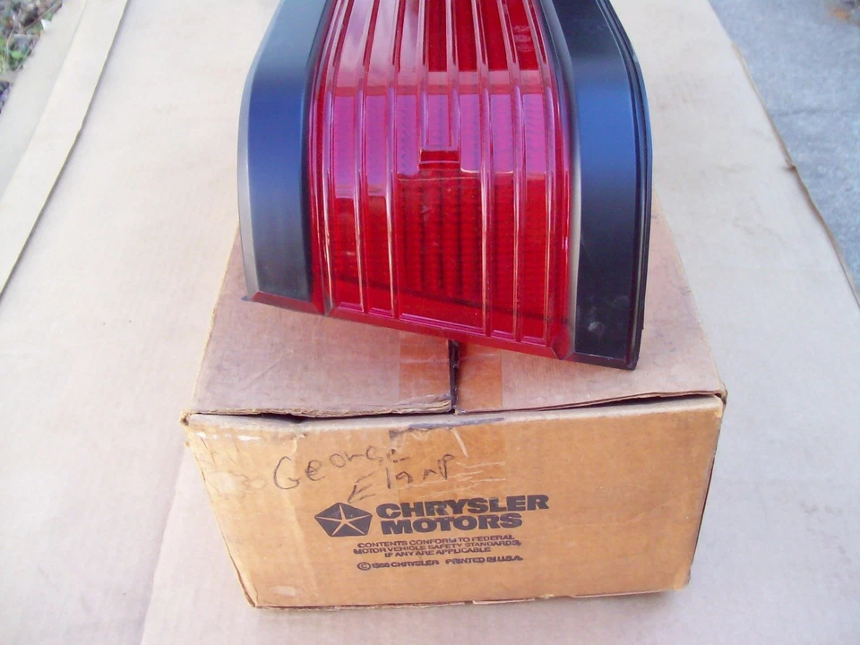 NOS MoPar 1985 1986 1987 Plymouth Turismo lado izquierdo LÁMPARA TRASERA 5207791 Foto 2 de 4