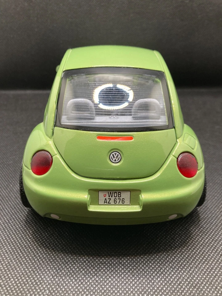 Bburago Volkswagen New Beetle 1998 scala 1:18 senza scatola - Immagine 4 di 4