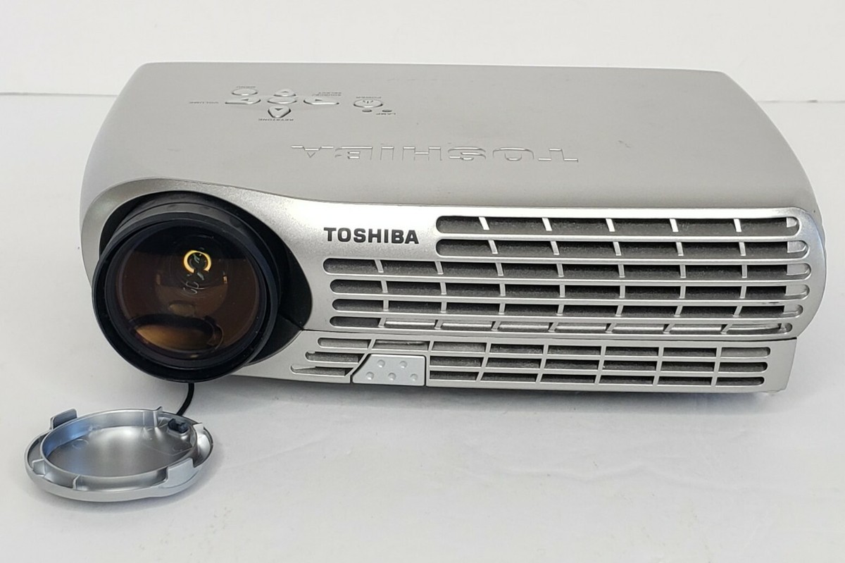 Toshiba TDP-P5 プロジェクター Toshiba TDP-P5 XGA Portable Multimedia Projector Tested Works