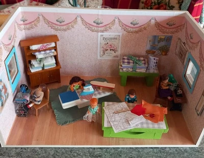 Puppenstube, Puppenhaus, Püppchen, Nähmaschine, Maßstab 1 : 12 - Bild 1 von 4