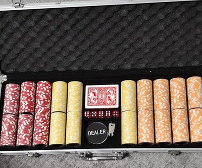 500 The Ultimate Pokerchips alle bis auf 75 Stück Original Verpackt