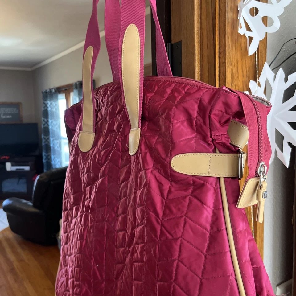 "Bolso de fin de semana Liz Claiborne grande acolchado rosa satinado tostado charol ribete 18x20x9""" Foto 4 de 4