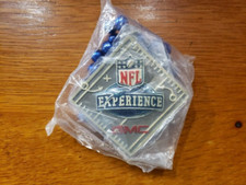 NFL EXPERIENCE GMC COLLAR DE CUENTAS CON MEDALLÓN MARDI GRAS, Nuevo en Pack