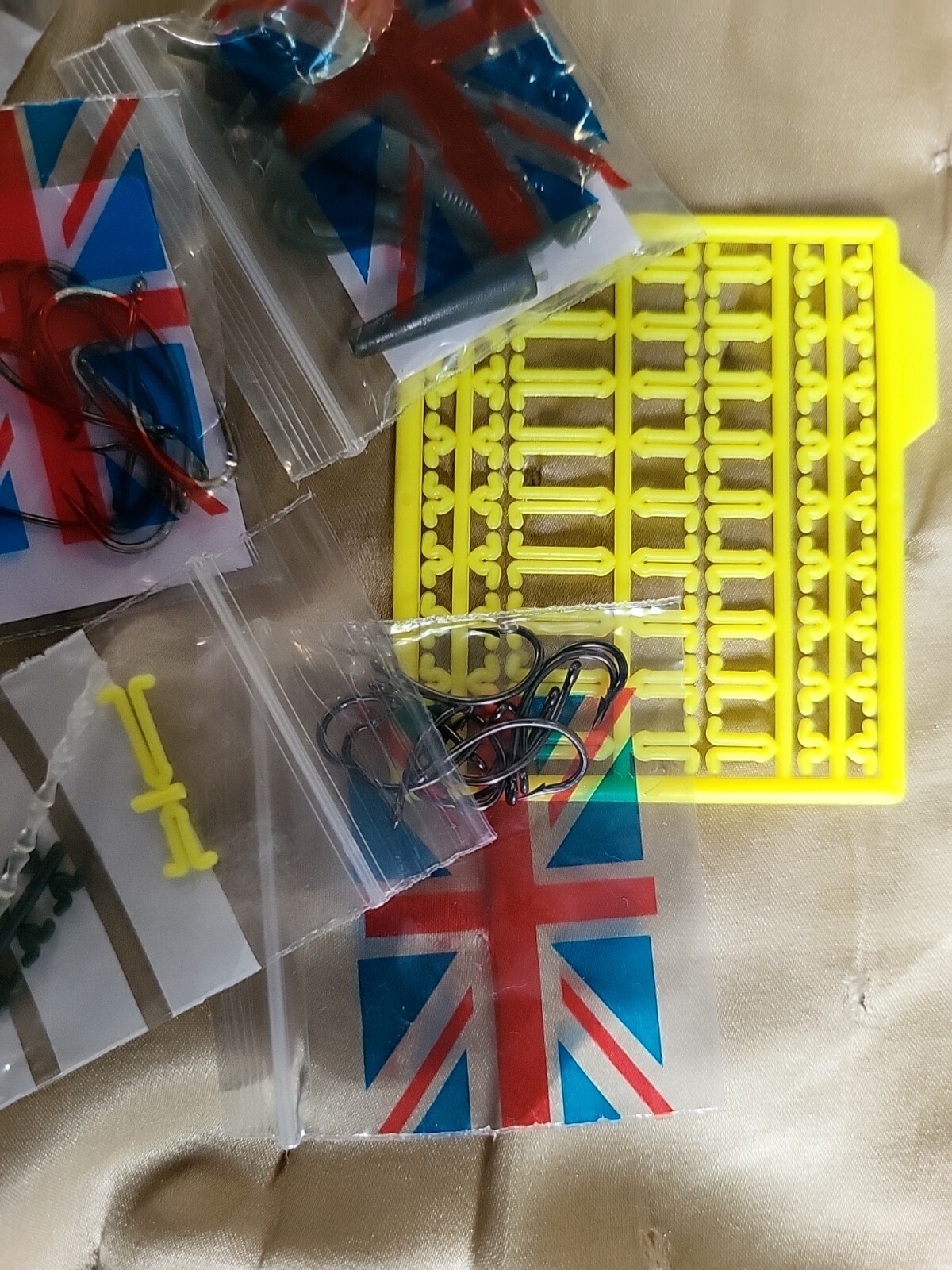 Small Bundle Of Varied Carp Tackle Coarse Fishing Accessories End