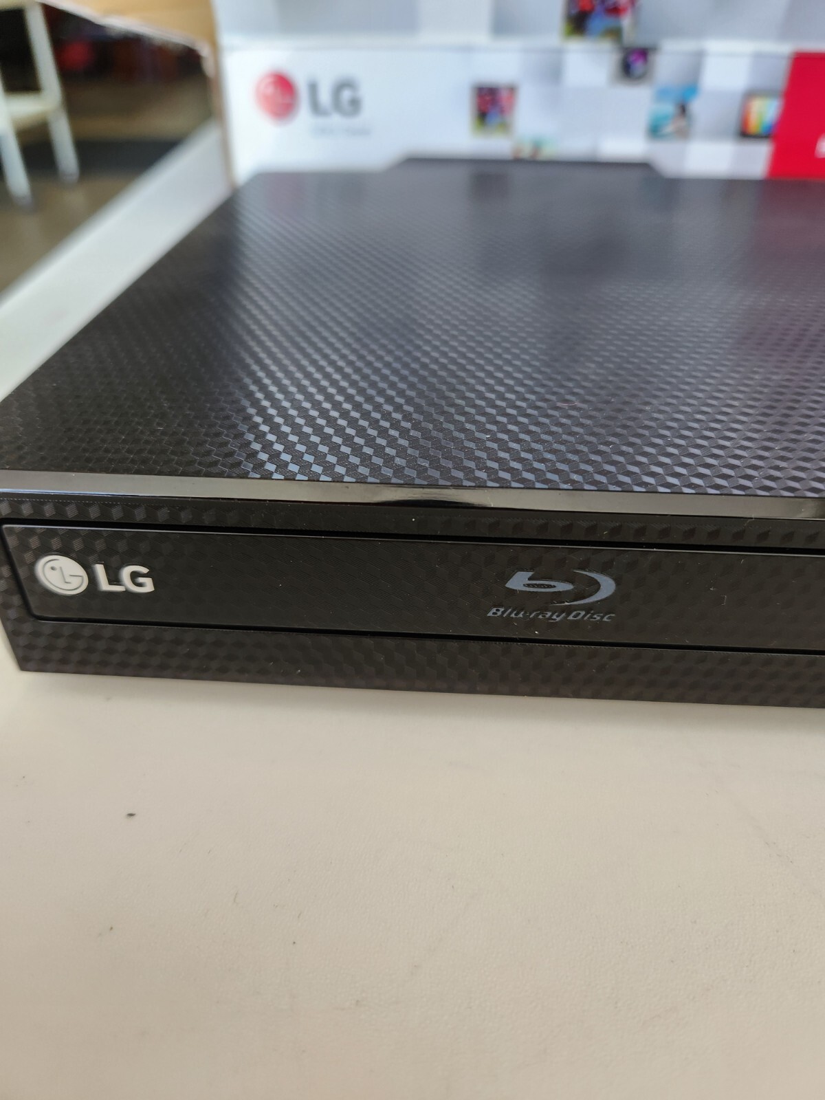 LG BP175 Wired Streaming Bluray Disc/DVD Player w/remote and HDMI