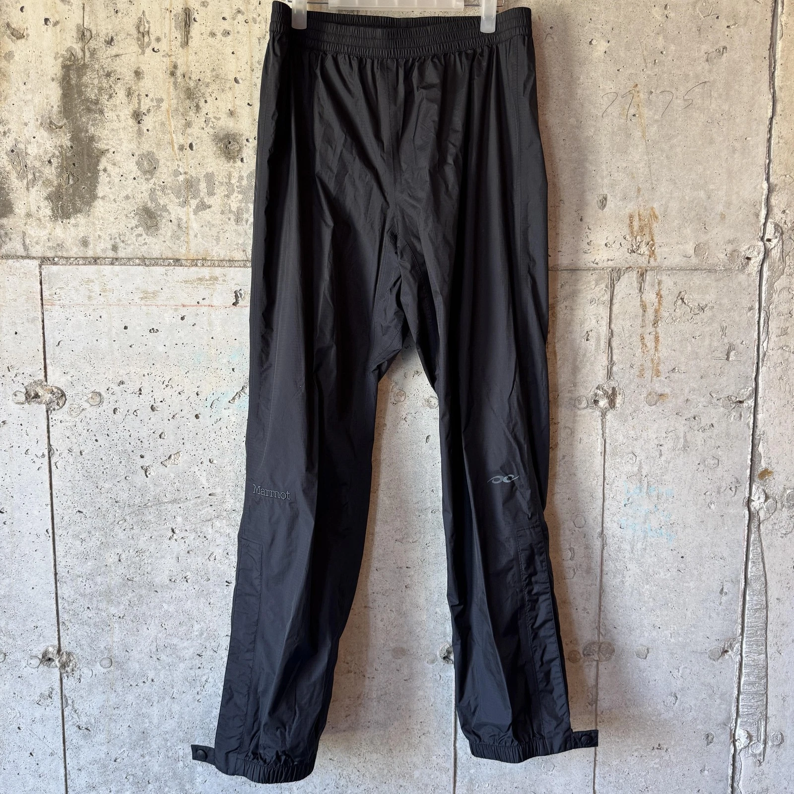 Marmot Pants Mens M Black Lightweight Waterproof Rain Hiking Outdoor Shell
Opens in a new window or
