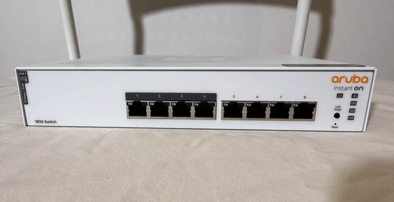 HPE Aruba Networking Networking Instant On Switch 8p Gigabit 1830 JL811A